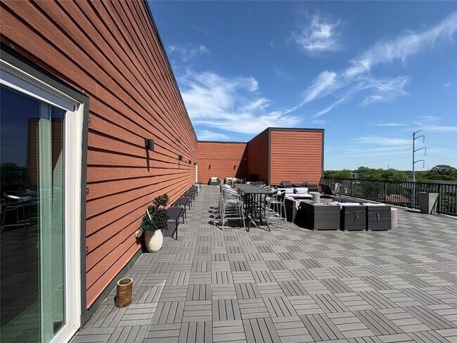 Building Photo - 525 Parkway Dr