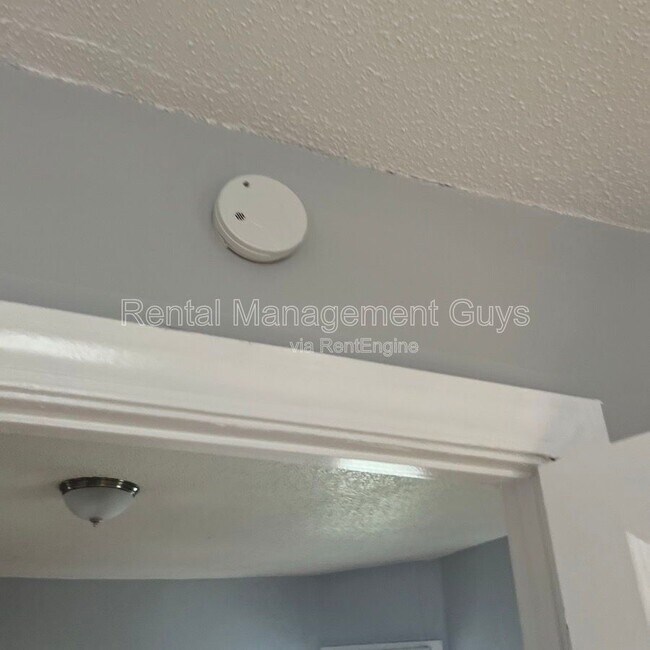 Building Photo - 2110 Fremont Ave N