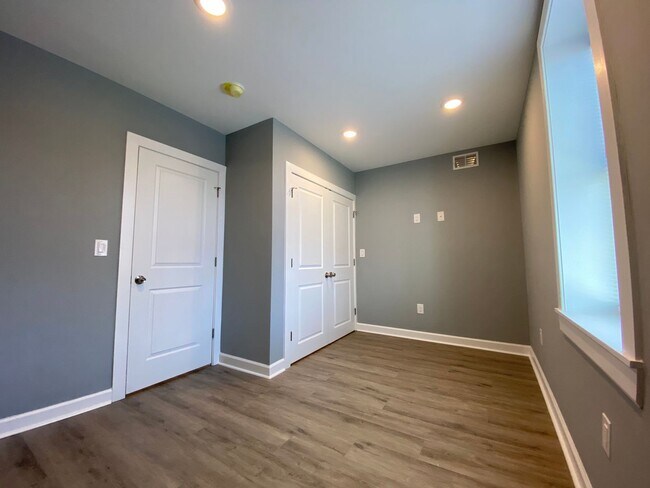 Building Photo - 5404 Delancey St