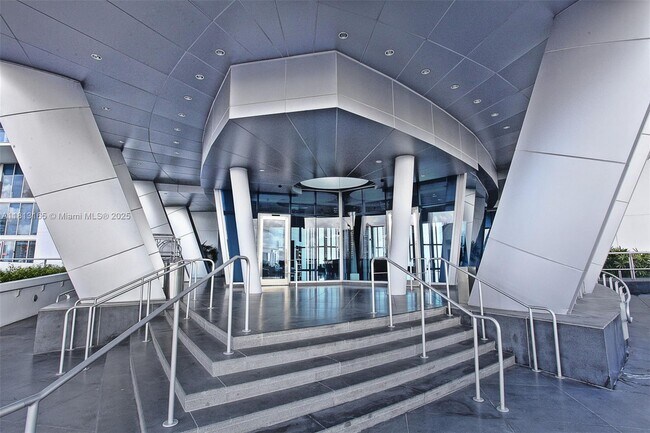 Building Photo - 17001 Collins Ave