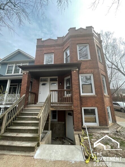 Building Photo - 3135 N Oakley Ave