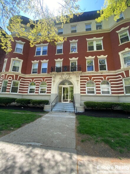 Building Photo - 1583 Beacon St