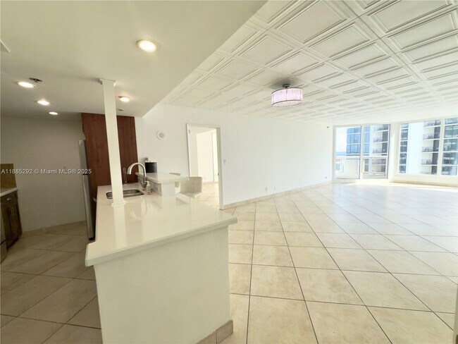 Building Photo - 1717 N Bayshore Dr