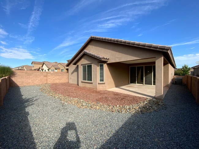 Building Photo - Beautiful 3 Bedroom Plus Office Recent Con...