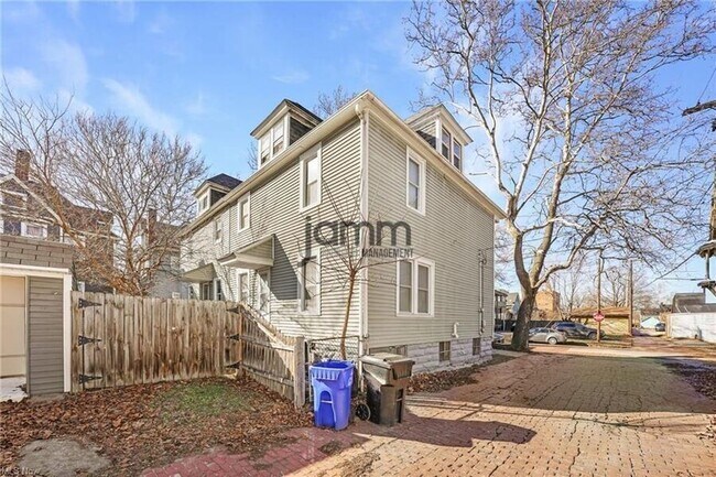 Building Photo - 1303 Castle Ave
