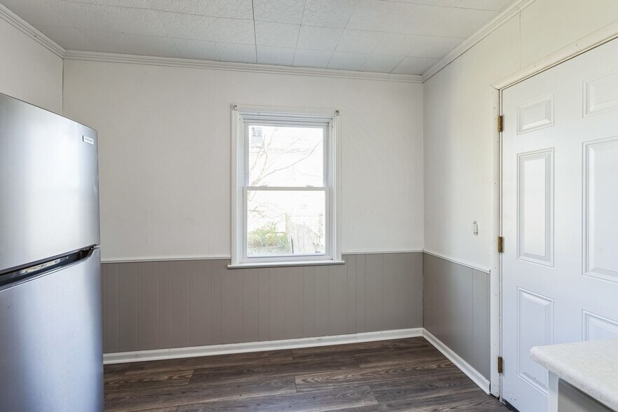 Building Photo - 1573 Jermain Dr
