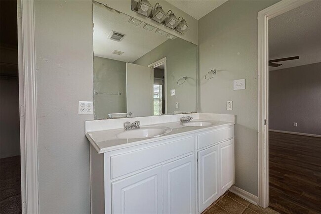 Building Photo - 18110 Shallow Leaf Ln