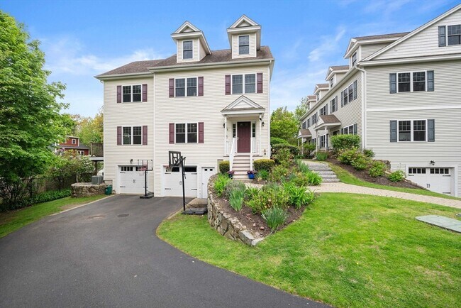 Building Photo - 2 Summer Hill Cir
