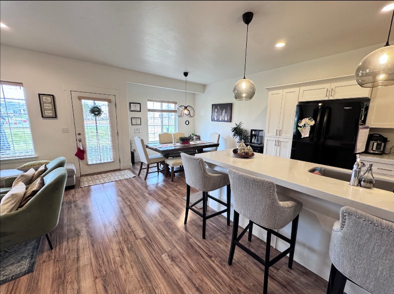 Building Photo - 7571 N Cottage Ln