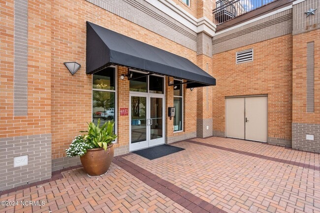 Building Photo - 6832 Main St