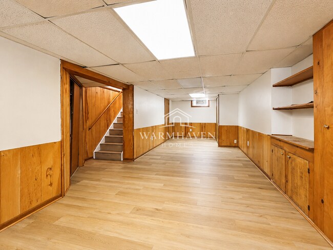 Building Photo - 640 E Lake Ave