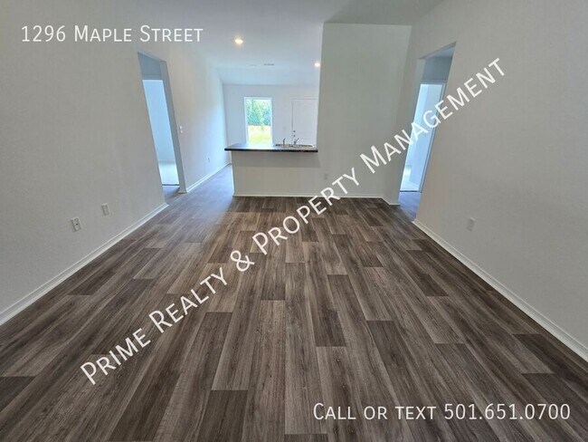 Building Photo - 1296 Maple St