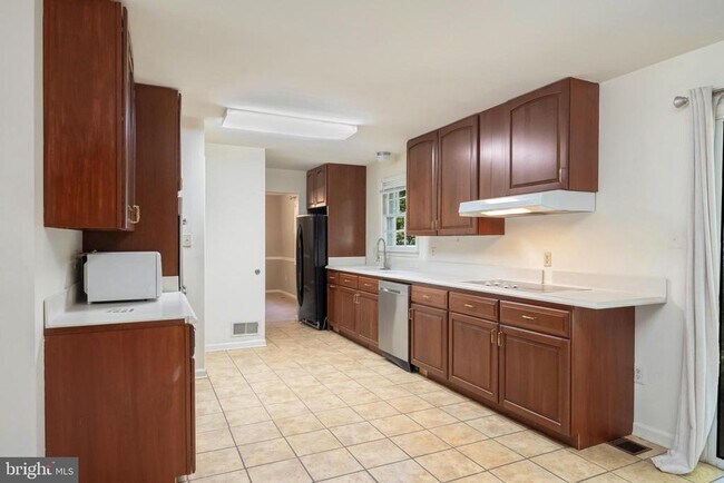 Building Photo - 7223 Reservation Dr