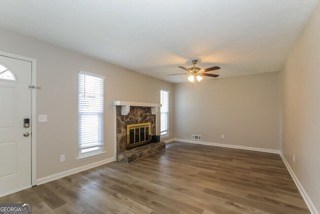 Building Photo - 3860 Ferncliff Rd SW