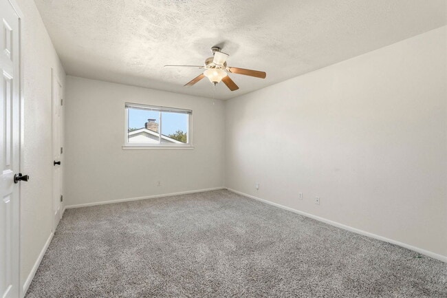 Building Photo - 2518 Henderson Ln