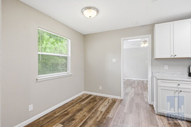 Building Photo - 13305 Waverly Ct