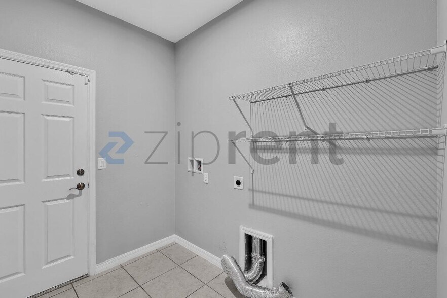 Building Photo - Unit