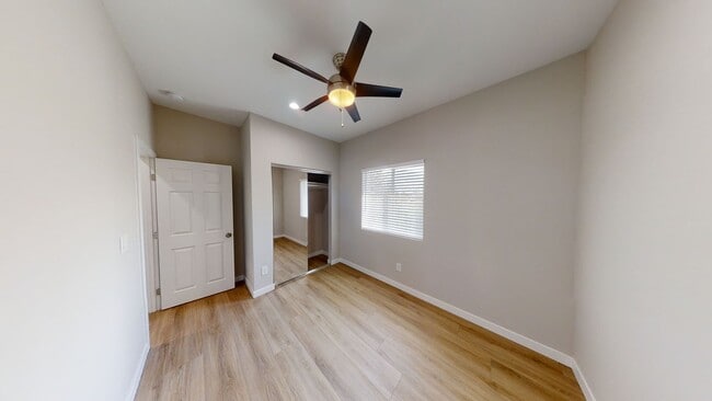 Building Photo - 5BD/2BA, Great Sunroom!