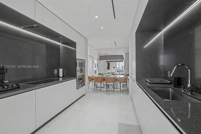 Building Photo - 300 Biscayne Blvd Way