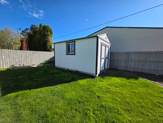 Building Photo - 1601 S Yelm St