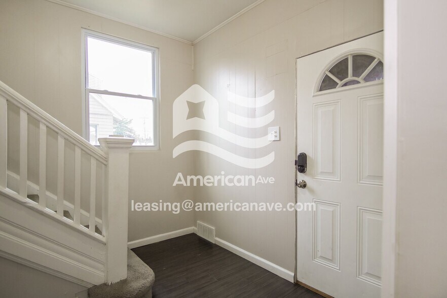 Building Photo - 1217 Main St