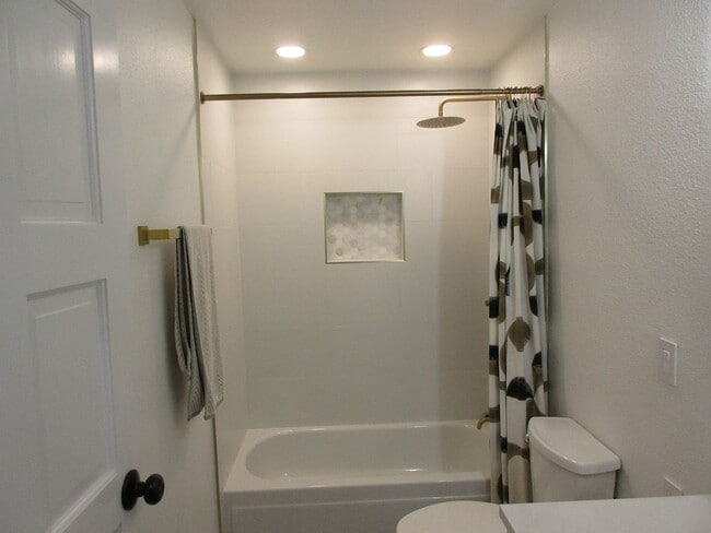 Building Photo - FULLY FURNISHED Home in Spanish Oaks!!