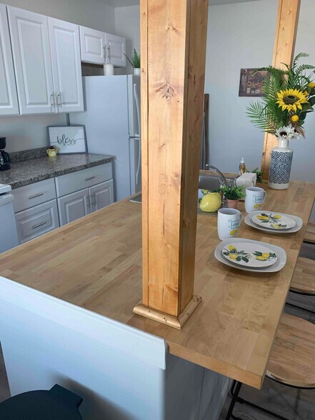 Building Photo - 811 Harrison Ave