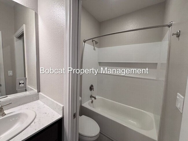 Building Photo - 860 Furlong Dr