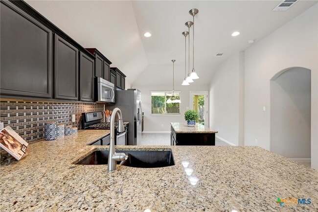 Building Photo - 2500 Highland Haven Dr