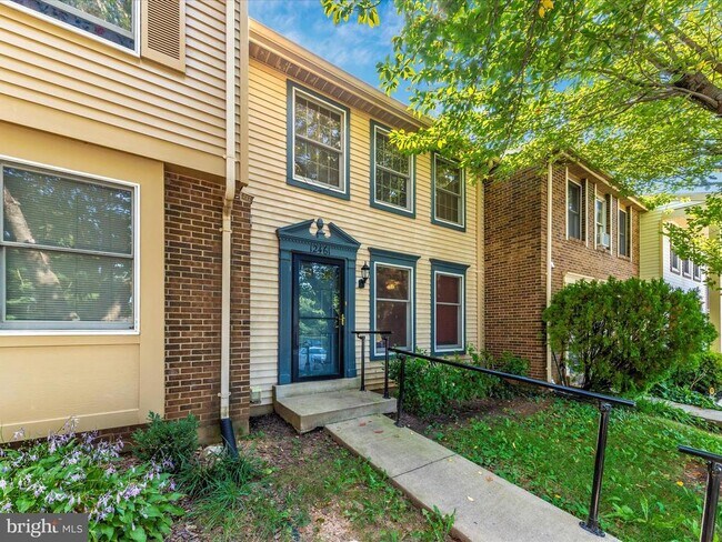 Building Photo - 12461 Quail Woods Dr