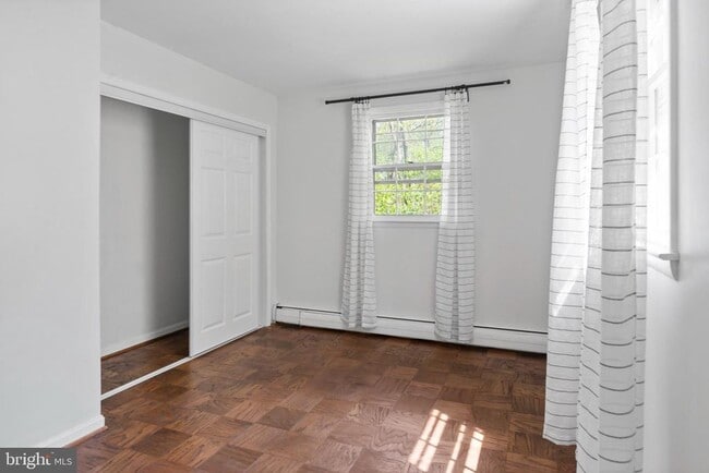 Building Photo - 2305 Pickwick Rd