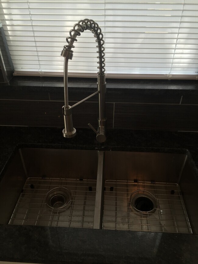 Building Photo - 3809 E Martin Luther King Jr Blvd