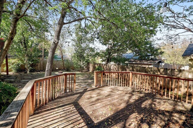 Building Photo - 1804 Kenwood Ave