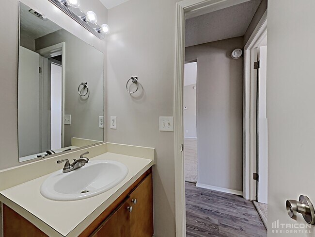Building Photo - 1641 Rhonda Dr