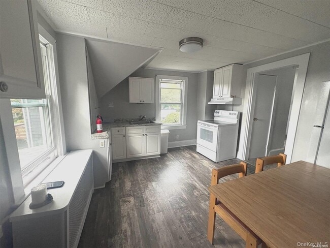 Building Photo - 3 Pine St