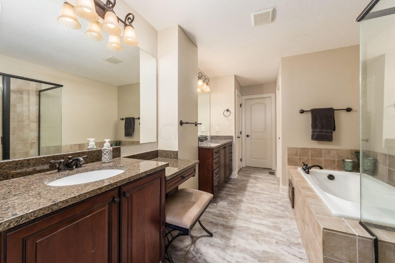 Building Photo - 903 Adara Dr