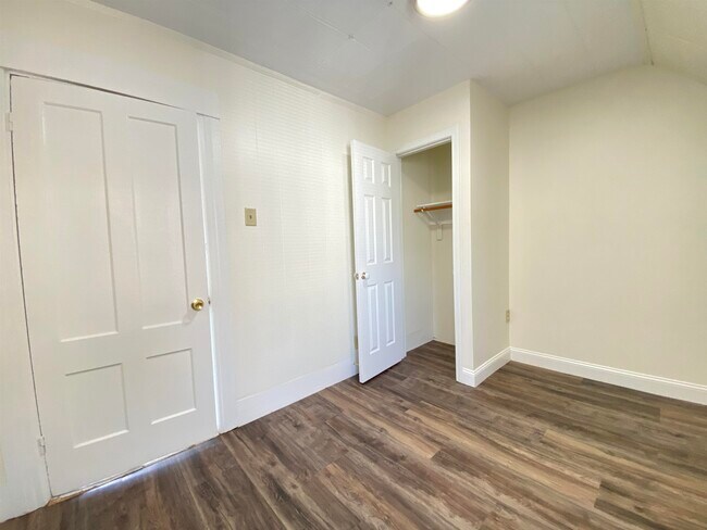 Building Photo - 62 Ferry St