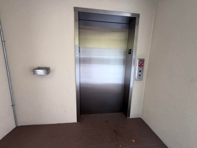 Building Photo - 100 SW 132nd Way