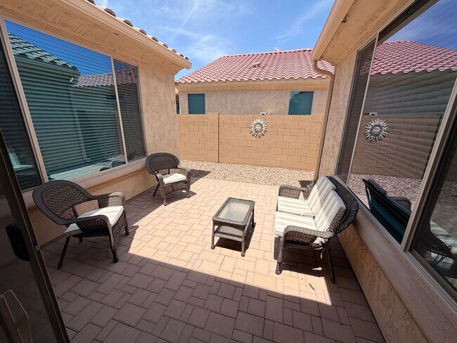 Building Photo - 2 Bed 2 Bath + Den Long-Term Rental in Anthem at Merrill Ranch!