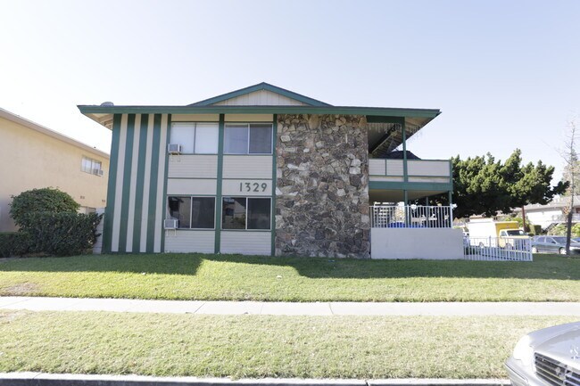 Building Photo - 1329 Fashion Ln