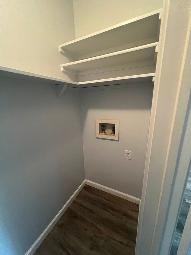 Building Photo - Lovely Home on Corner Lot!