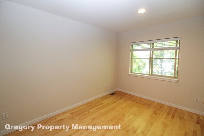 Building Photo - 15720 NE 95th Way