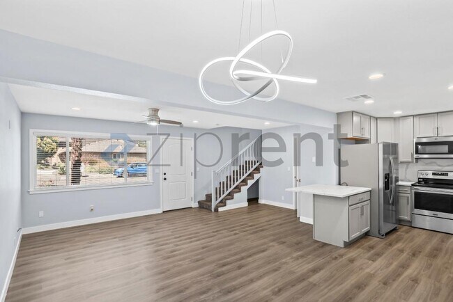 Building Photo - Unit Apt 2