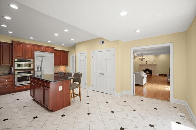 Building Photo - 9809 Hall Rd