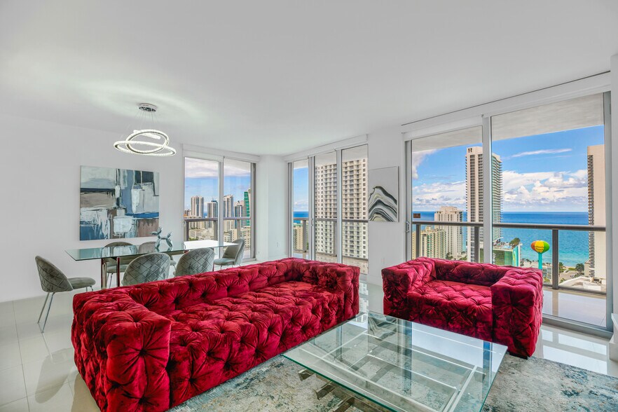 Building Photo - 2600 E Hallandale Beach Blvd