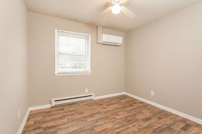 Building Photo - 3-Bed Plus 2 Bonus Rooms with Large Yard!