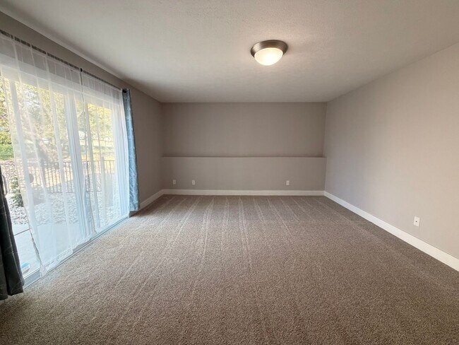 Building Photo - 1627 Hamlet Dr
