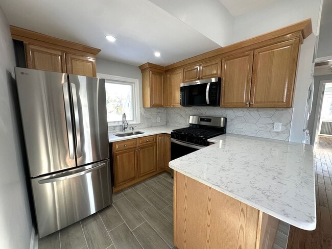 Building Photo - 10-05 2nd St