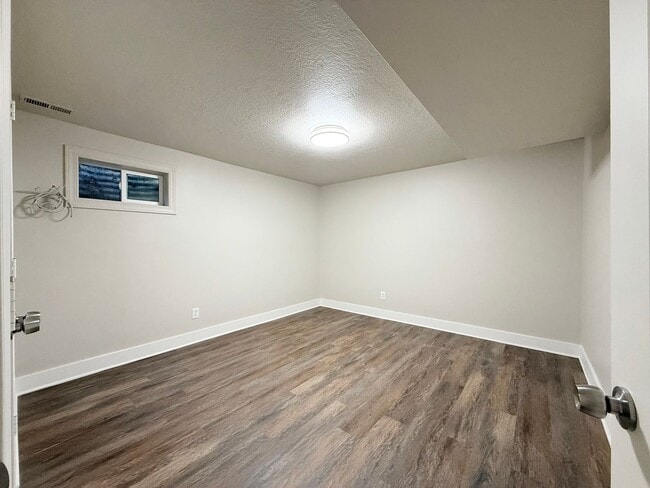 Building Photo - 250 N 360 W