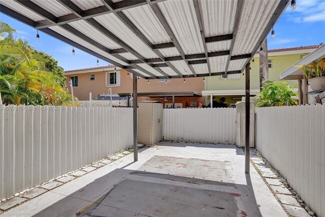 Building Photo - 990 NW 78th Ave